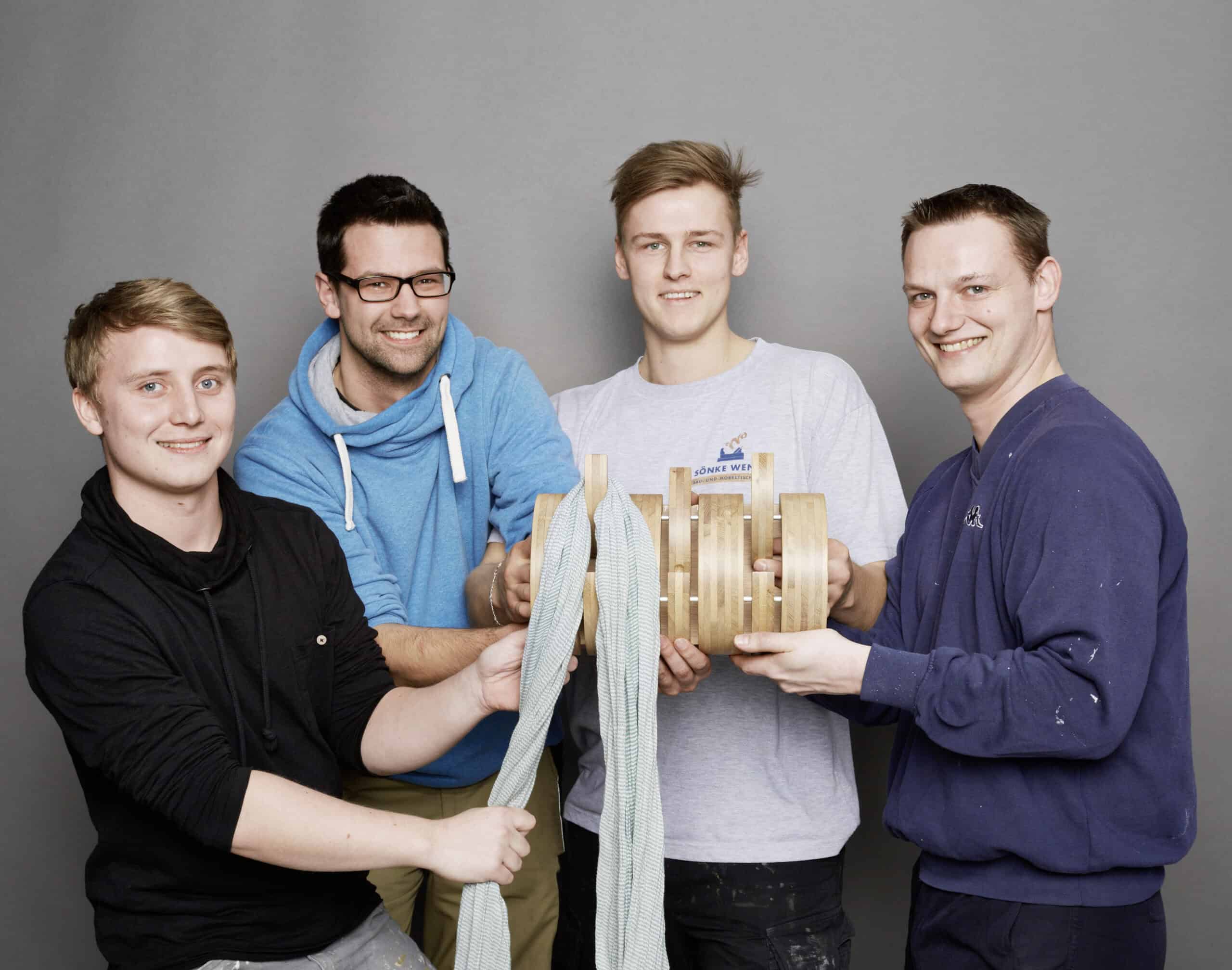 The Semicircle, Garderobe — holz bewegt 2015