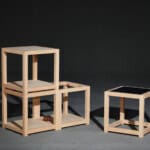 Modular aufgebaute Holzrahmen für nachhaltige Möbel- und Raumgestaltung.