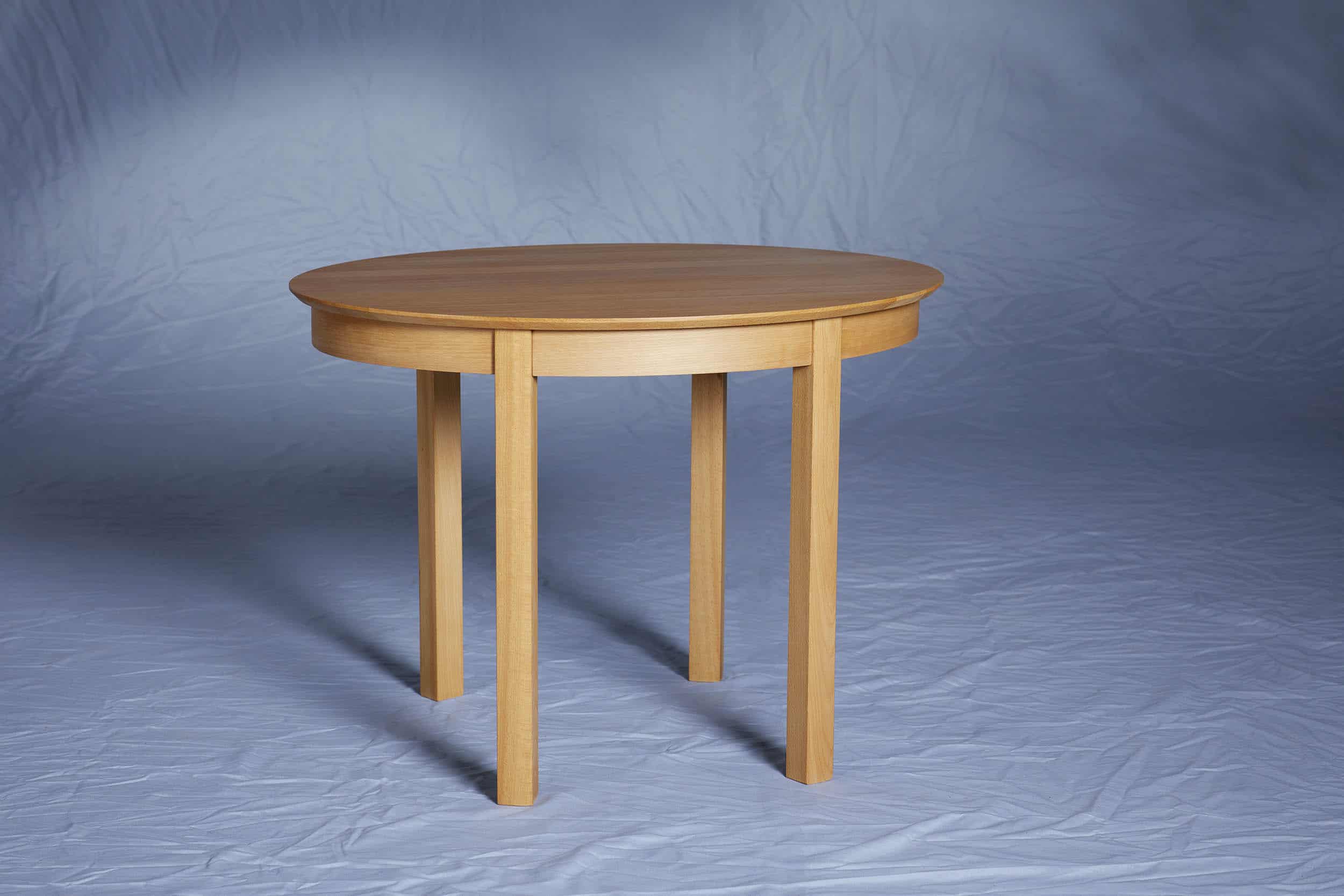 Ovalino, Beistelltisch — holz bewegt 2021