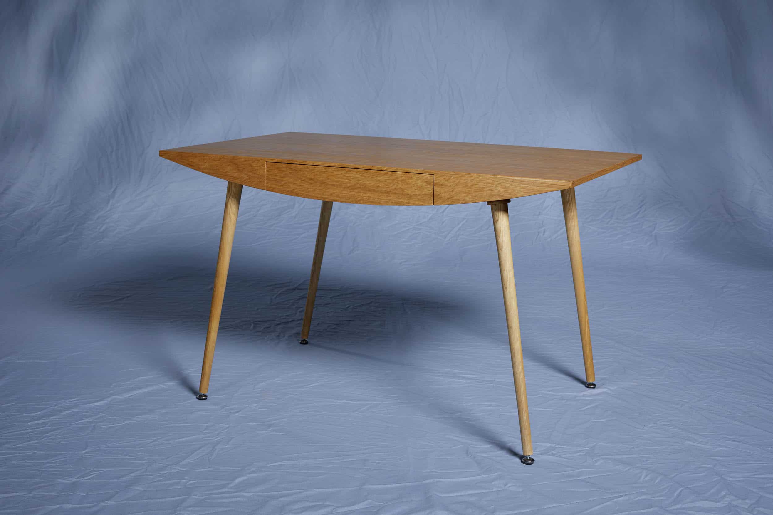 Der fliegende Schreibtisch, holz bewegt 2021